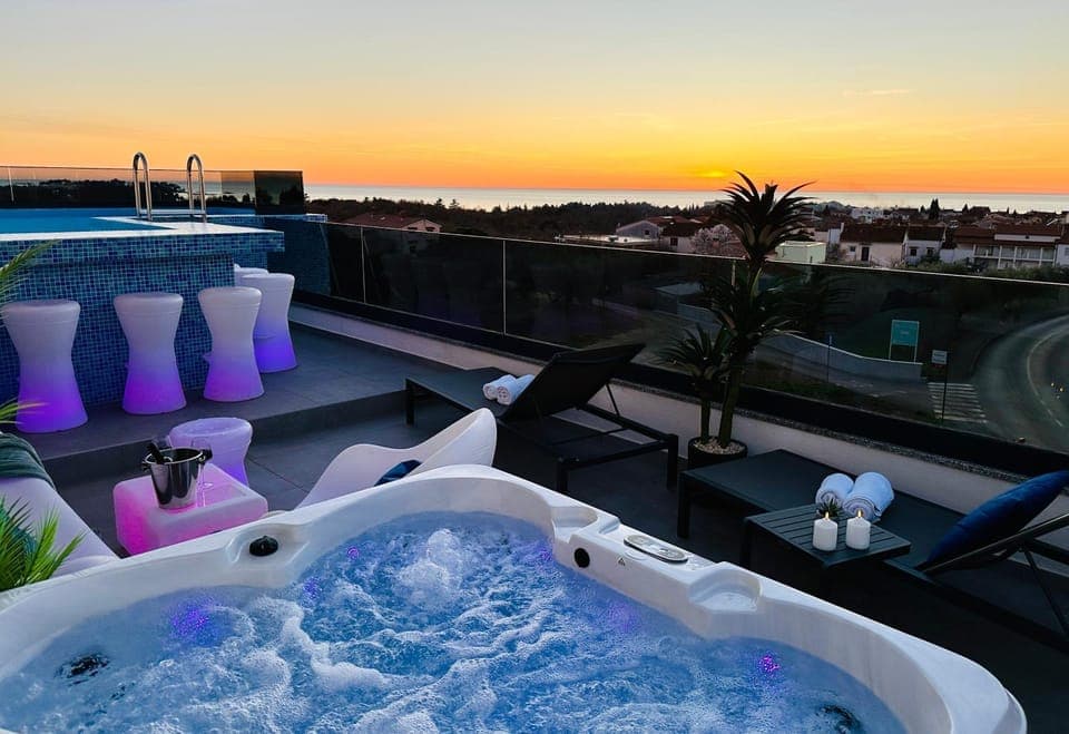 Balcony/Terrace, Sea view, Swimming pool, Sunset, sunbed