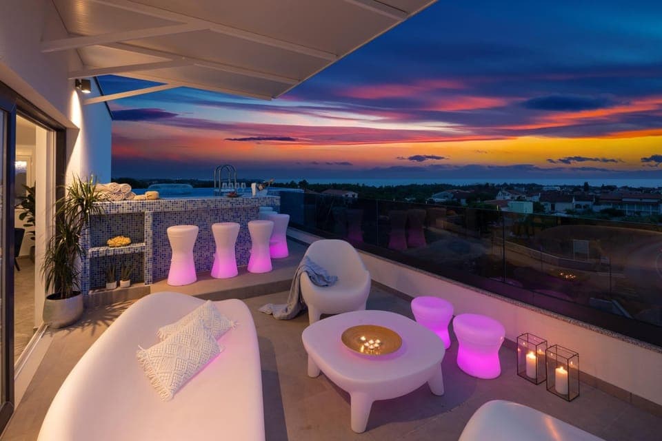 Natural landscape, Balcony/Terrace, Seating area, Swimming pool, Sunrise, Sunset