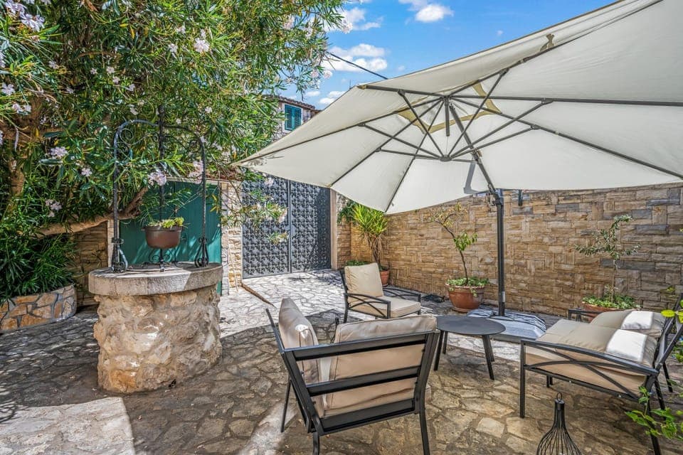 Patio, Seating area