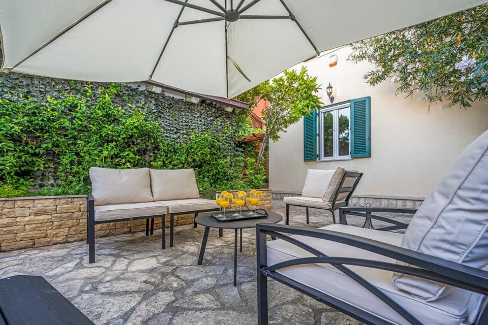 Patio, Seating area