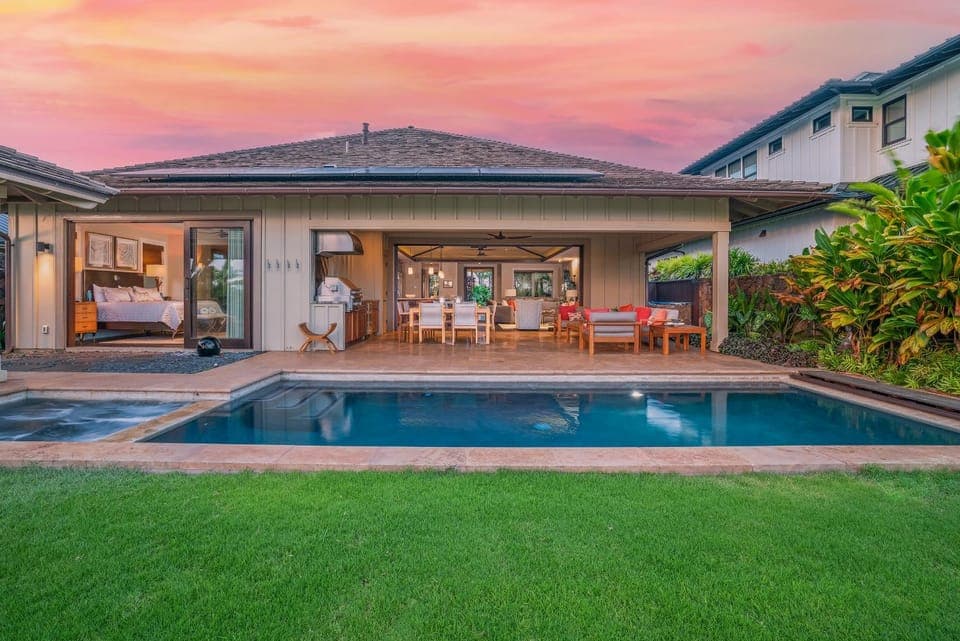 Patio, Hot Tub, Swimming pool