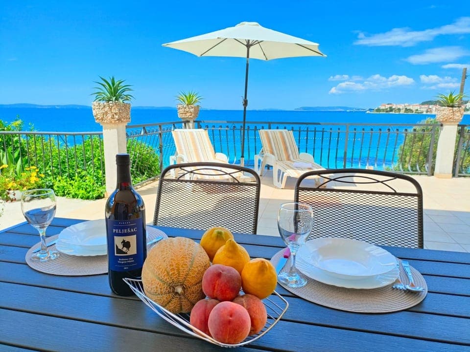 Patio, View (from property/room), Balcony/Terrace, Food and drinks, Food, Sea view