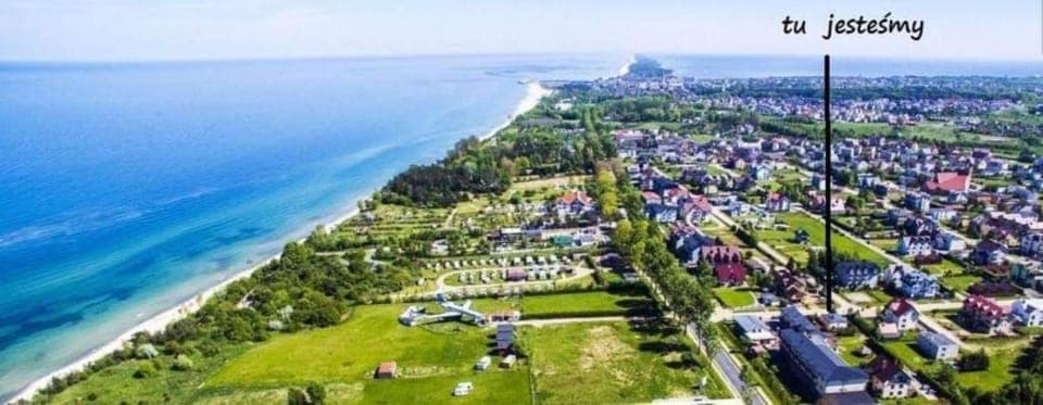 Off site, Bird's eye view, Location