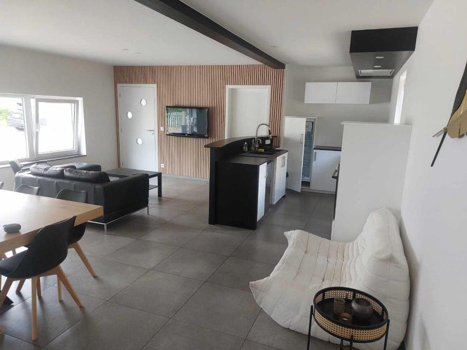 Kitchen or kitchenette, Seating area, Dining area