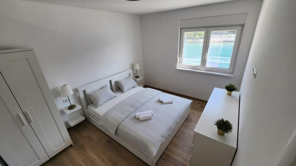 Bed, Bedroom, towels, wardrobe