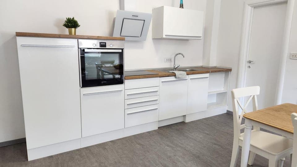 Kitchen or kitchenette, Dining area, pet friendly, stove
