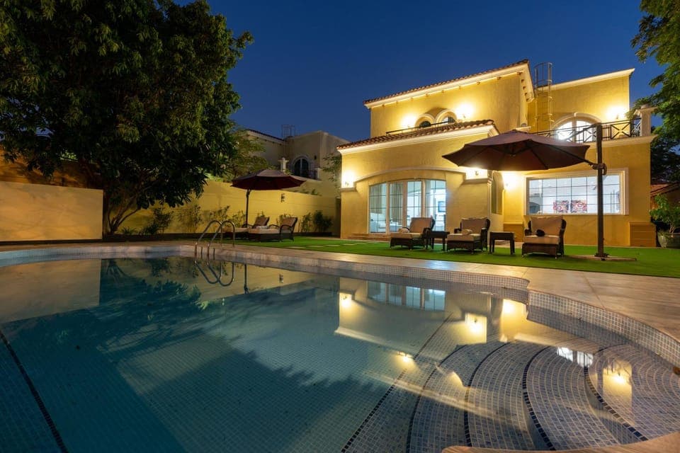 Pool view, Swimming pool, sunbed