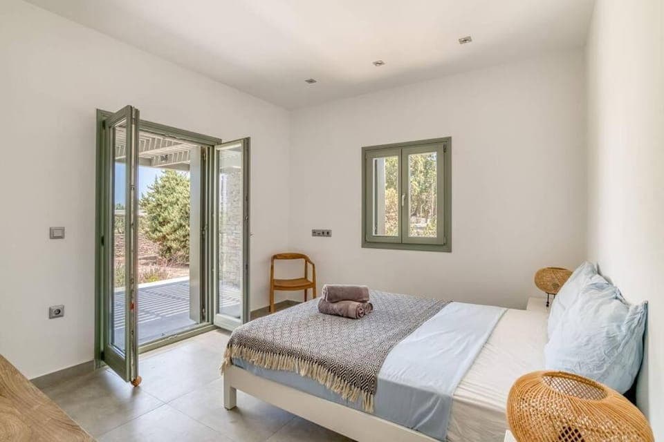 Bed, Balcony/Terrace, Photo of the whole room, Bedroom