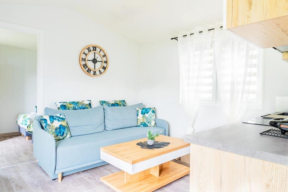 Kitchen or kitchenette, Living room, Seating area