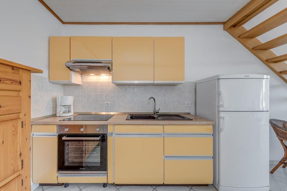 Kitchen or kitchenette, pet friendly, stove