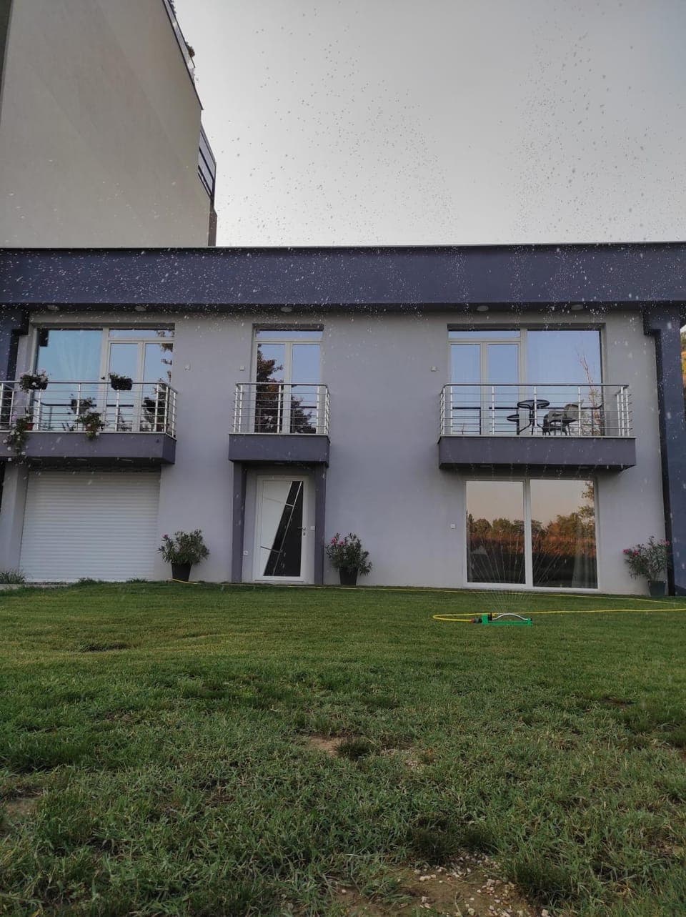 Property building, Day, Garden, Garden, Garden view