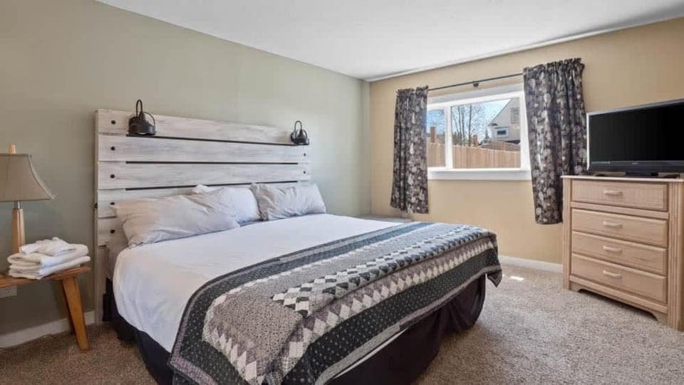 Bed, Bedroom