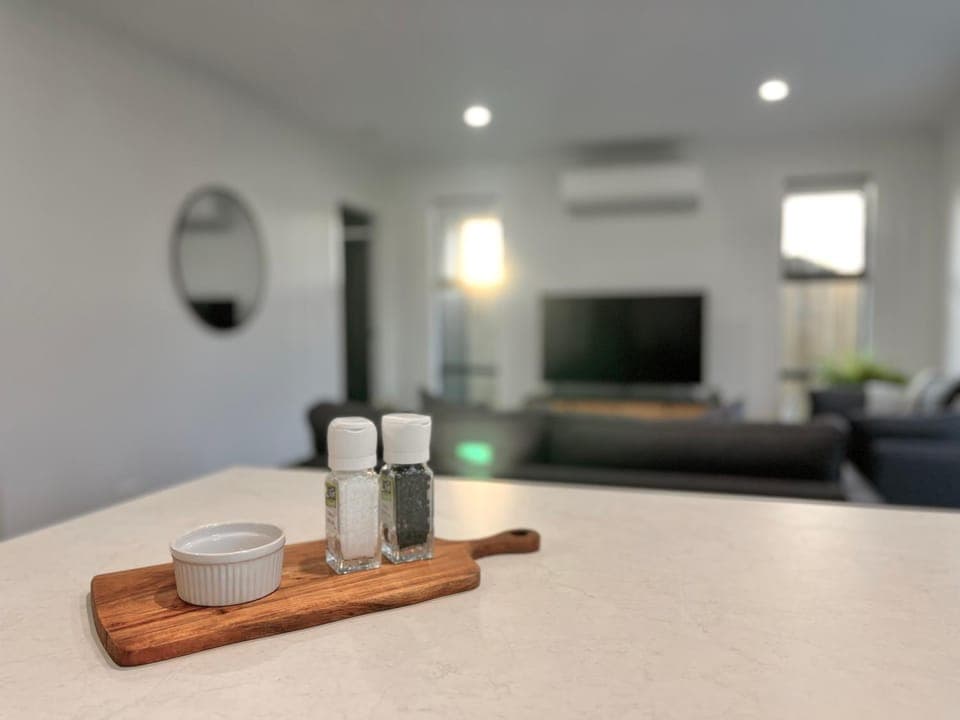 TV and multimedia, Kitchen or kitchenette, kitchen, kitchen, air conditioner