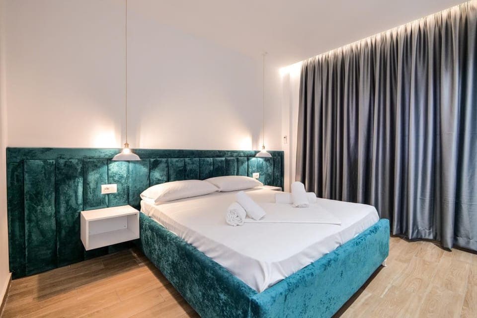 Bed, Photo of the whole room, Bedroom, towels