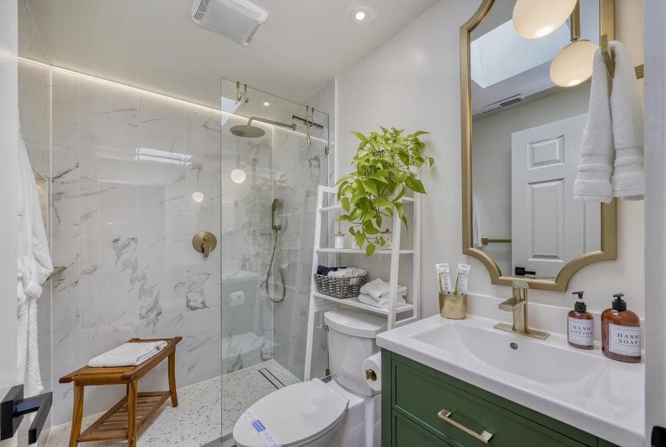 Shower, Toilet, Bathroom