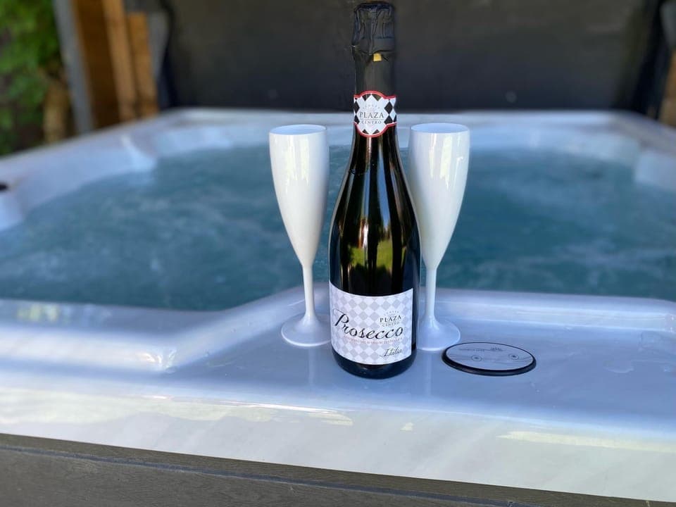 Hot Tub, Alcoholic drinks