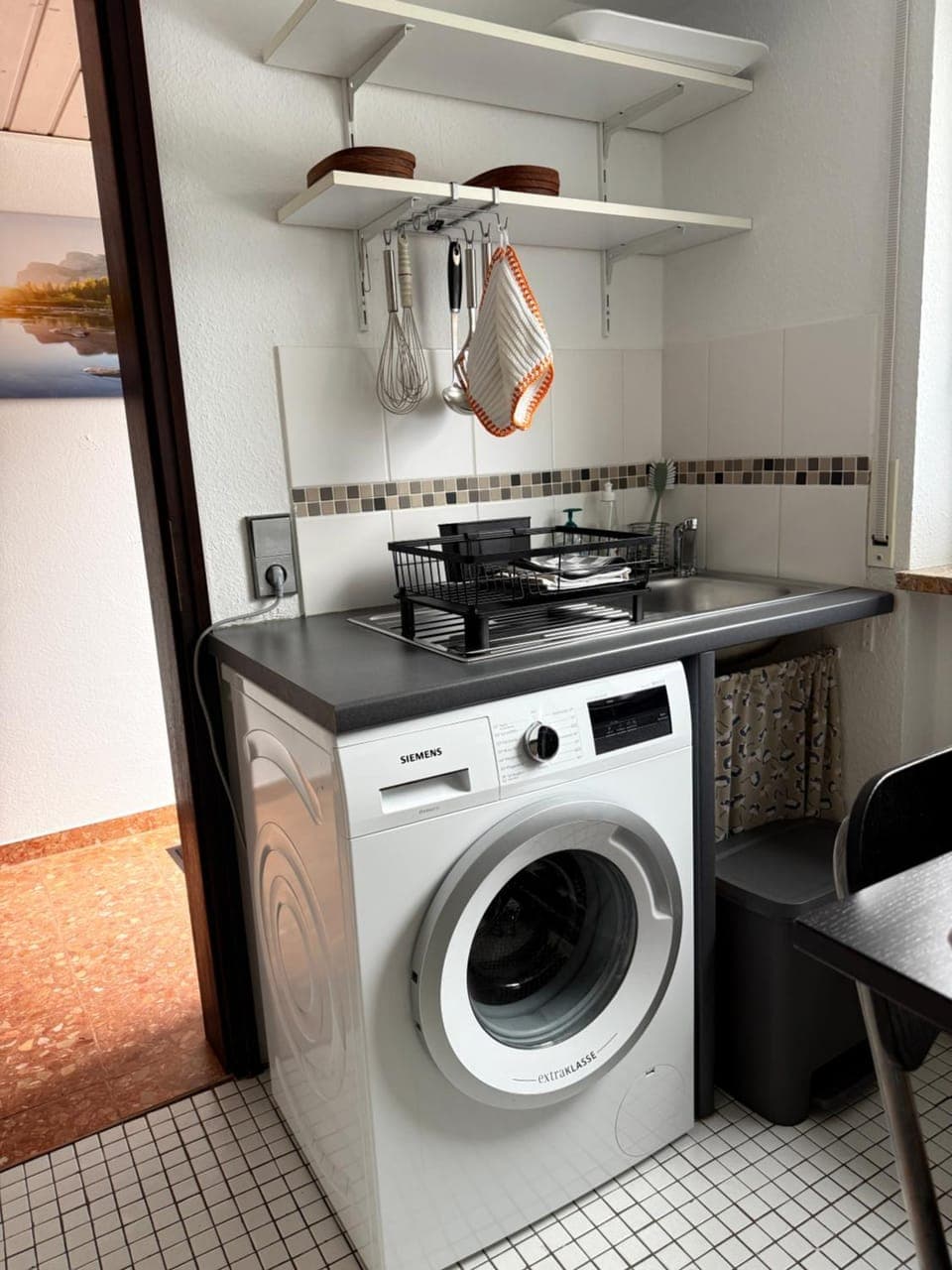 Kitchen or kitchenette, washing machine