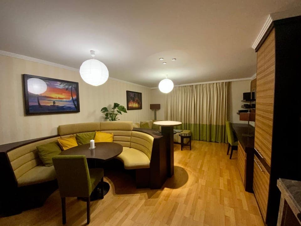 Living room, Photo of the whole room, Seating area, Dining area