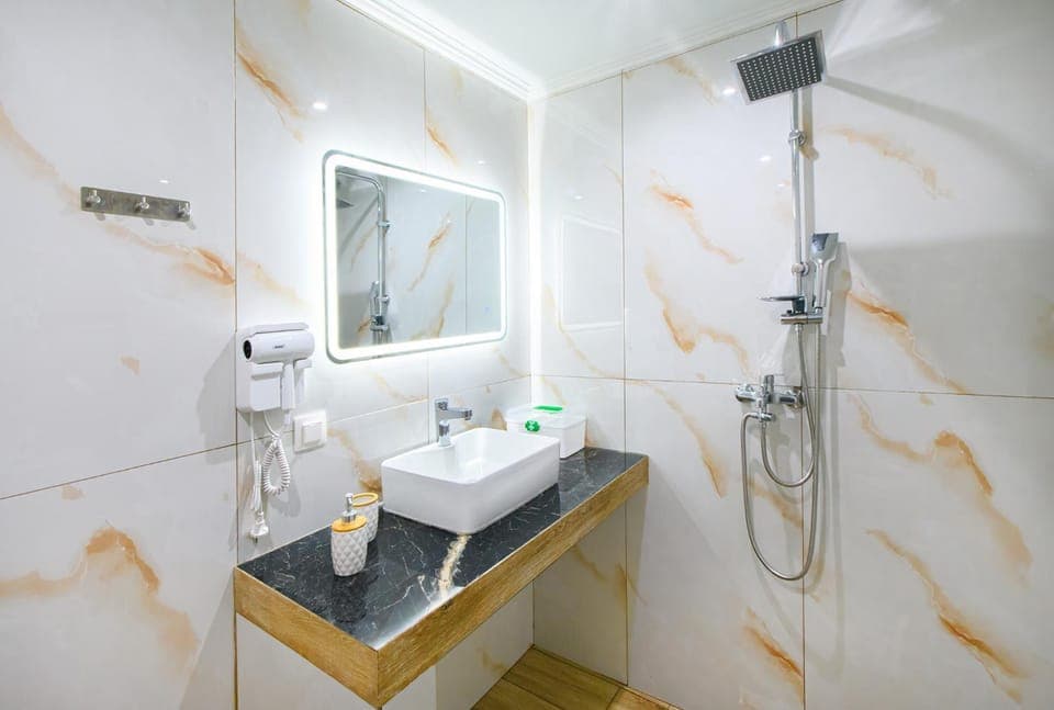 Shower, Bathroom, towels