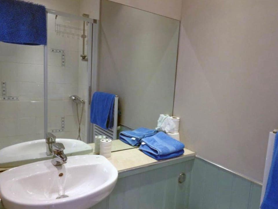 Shower, Bathroom, towels