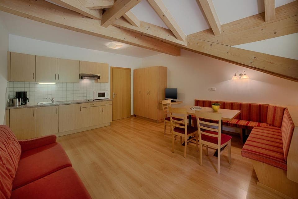 Kitchen or kitchenette, Seating area