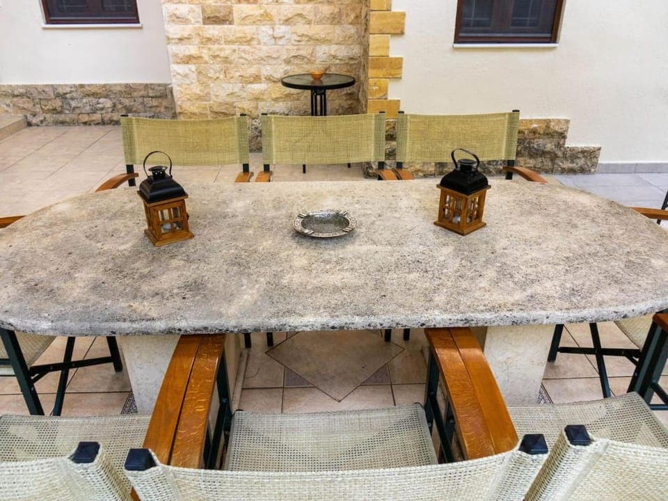 Food and drinks, Dining area