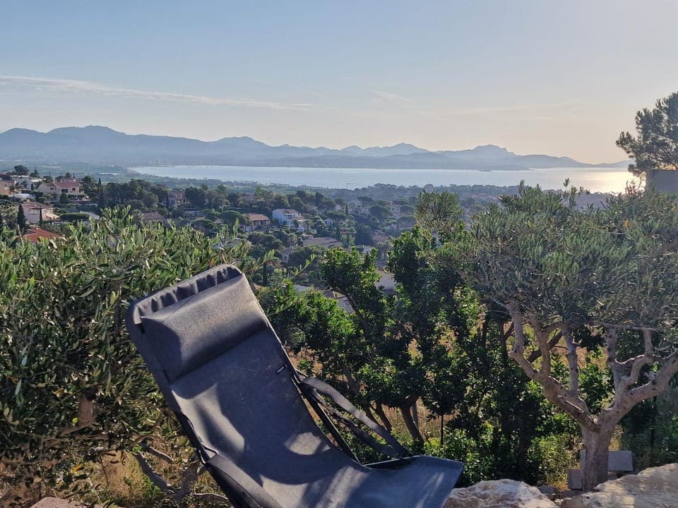 Mountain view, Sea view