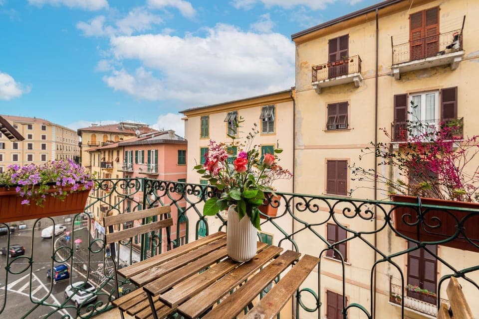Spring, Neighbourhood, View (from property/room), Balcony/Terrace, City view, Street view