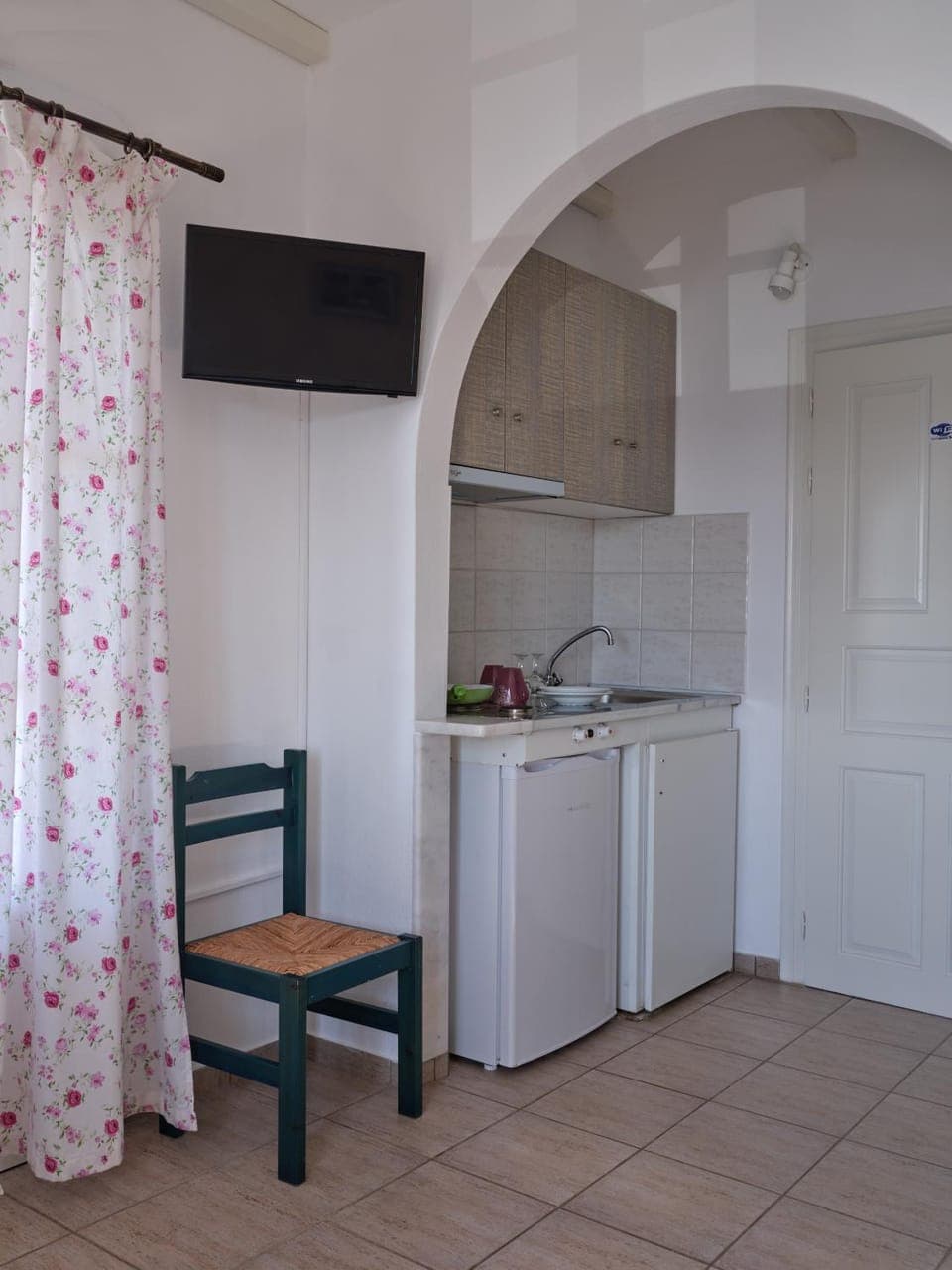 Kitchen or kitchenette, stove