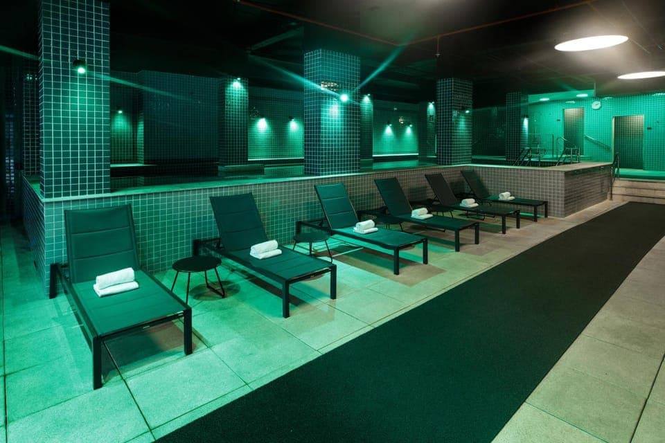 Pool view, Swimming pool, sunbed