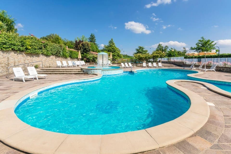 Day, Natural landscape, Pool view, Swimming pool, sunbed