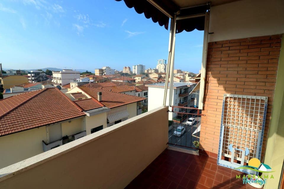 Property building, Day, Neighbourhood, View (from property/room), Balcony/Terrace, City view
