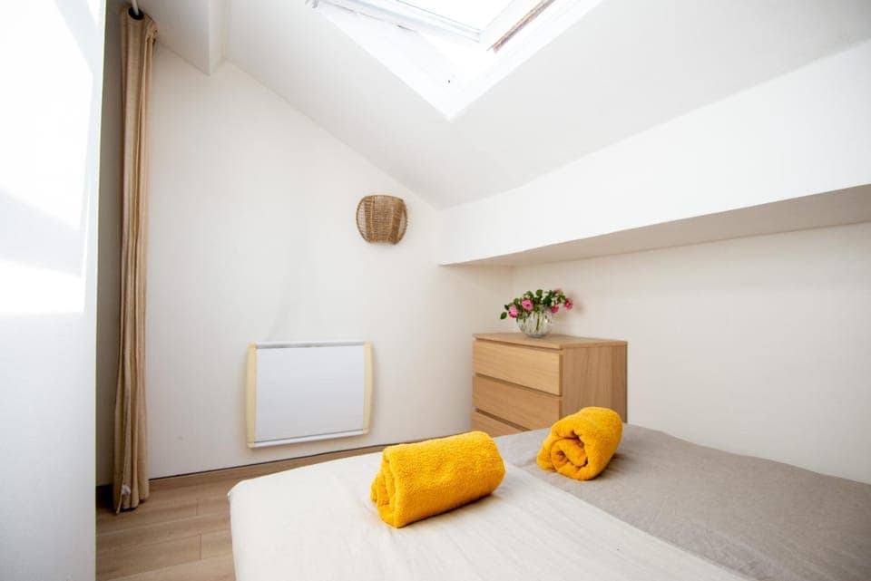 Bed, Photo of the whole room, Bedroom, towels, wardrobe