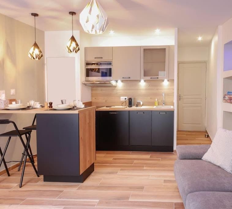 Kitchen or kitchenette, Seating area, minibar, pet friendly