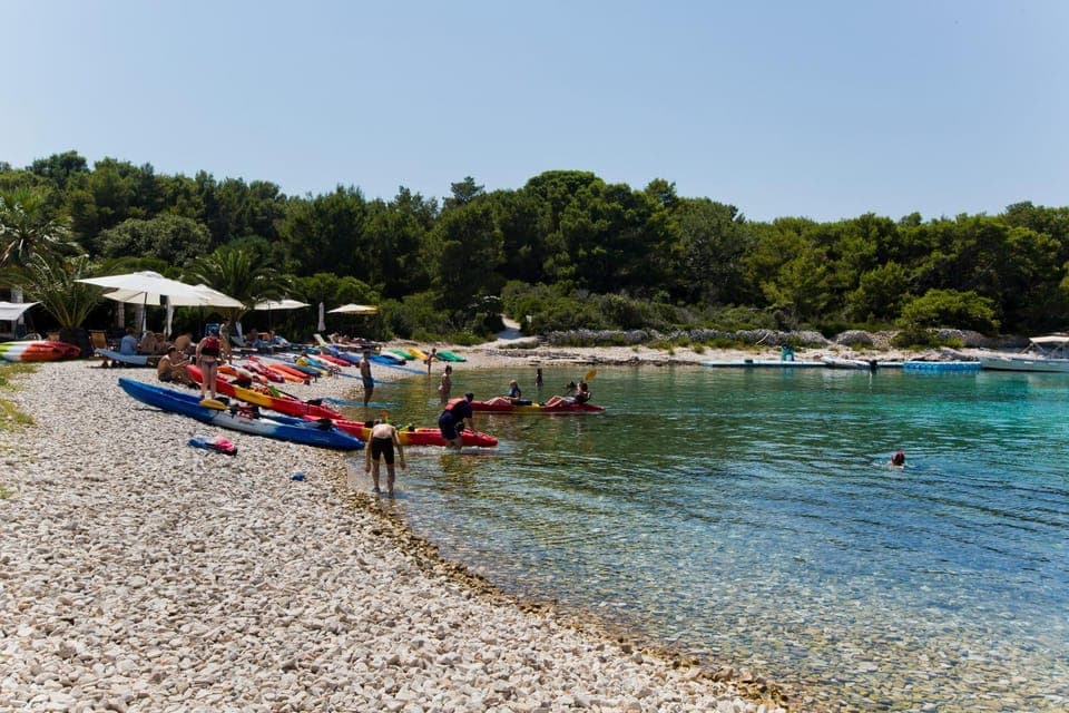 Restaurant/places to eat, Beach