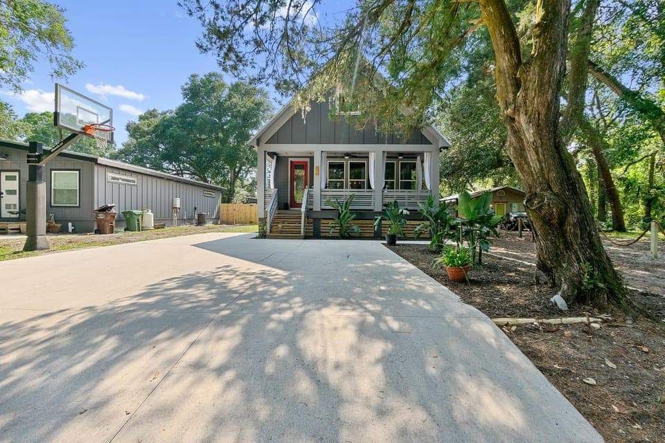 Secret Pool Cabana- Mins to Downtown and Beach House in Saint Augustine