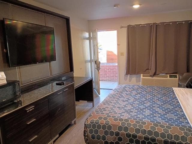 Bed, TV and multimedia