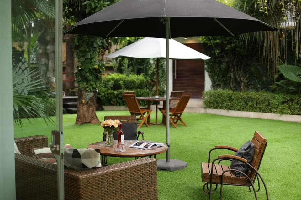 Garden, Seating area, Garden view, sunbed