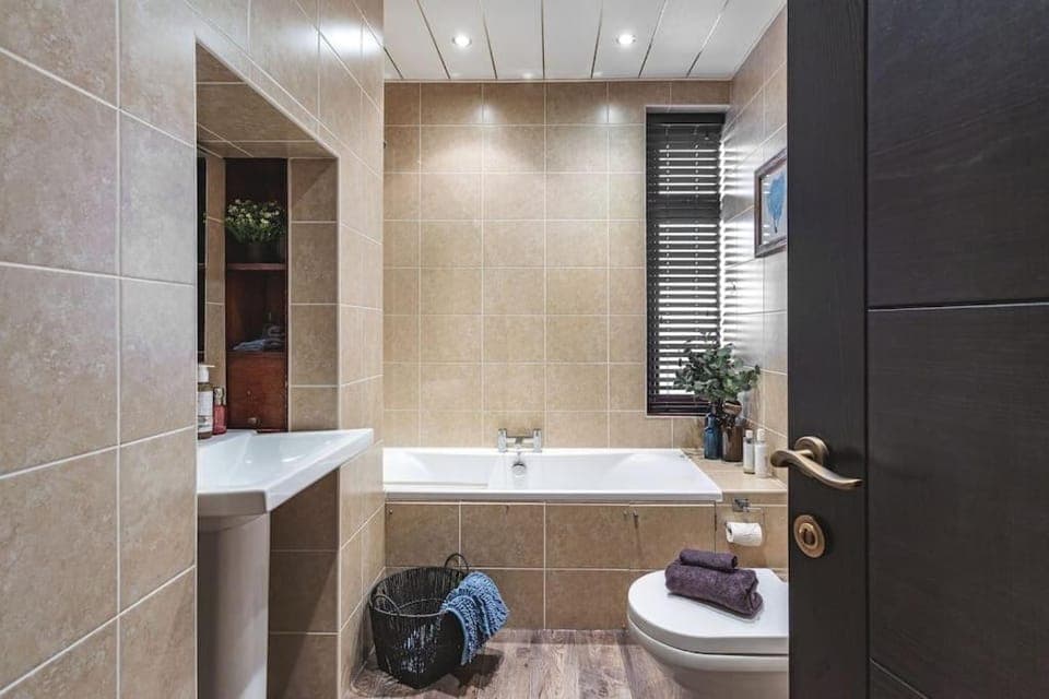 Bathroom, Bath, towels