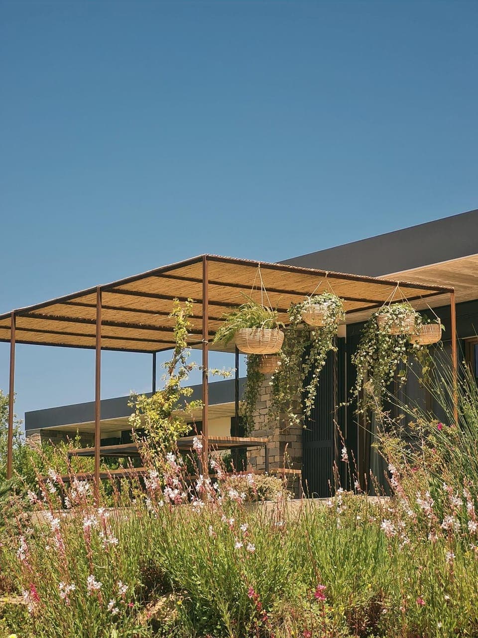 Restaurant/places to eat, Spring, Garden, Garden, Balcony/Terrace