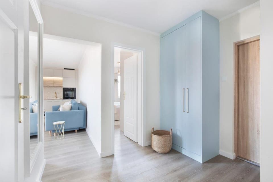 Bed, Living room, Photo of the whole room, Bedroom, wardrobe