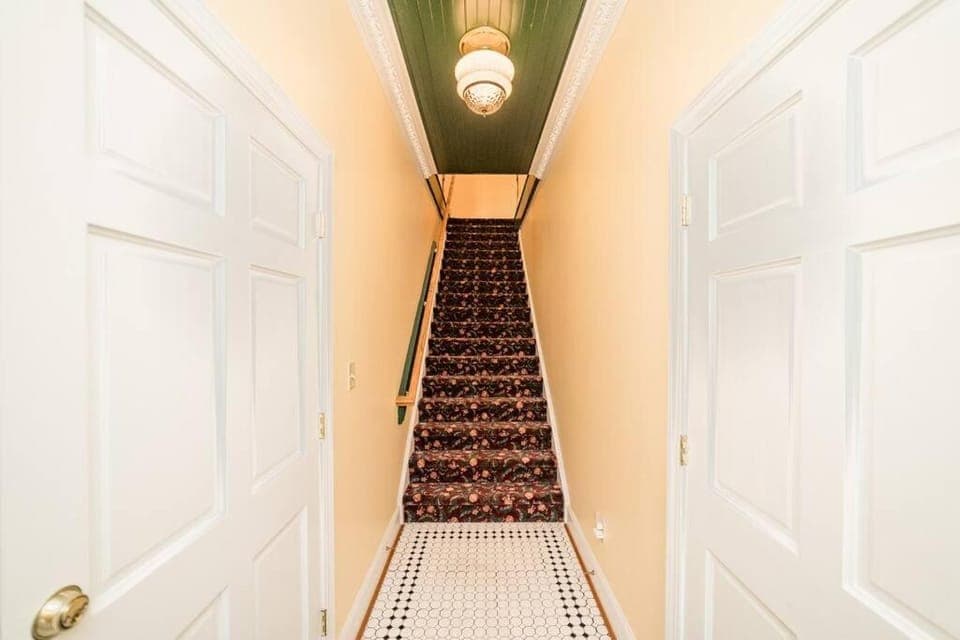 The Long Run - 2 CA King Sized Beds+ - Sleeps 8-10 Apartment in Madison Heights