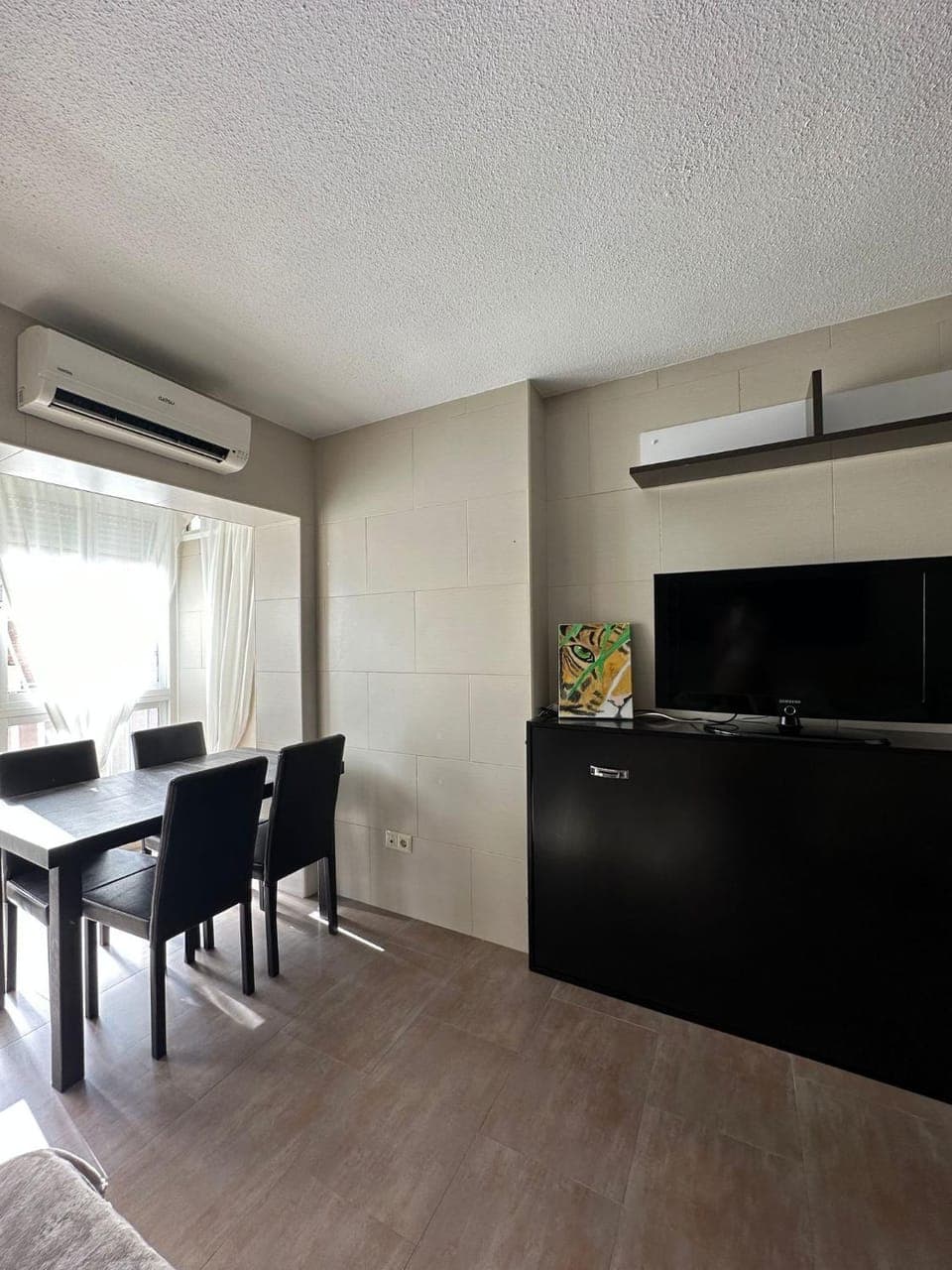 TV and multimedia, Living room, Seating area, Dining area, air conditioner