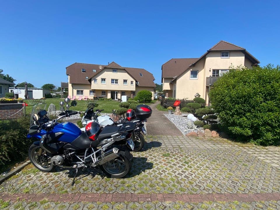Inner courtyard view, Parking