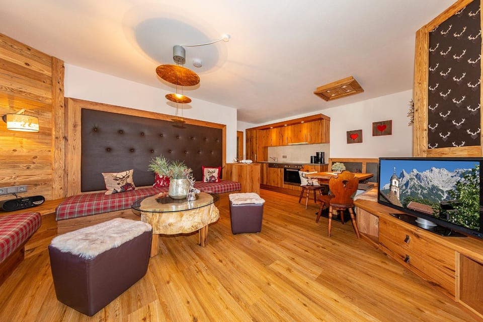 TV and multimedia, Living room, Seating area