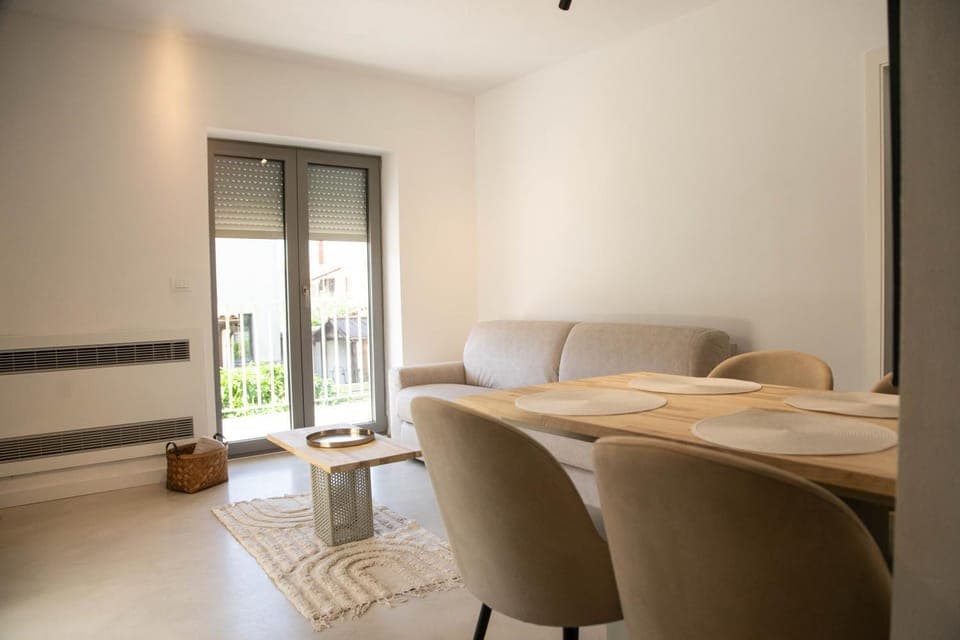 Living room, Photo of the whole room, Seating area, Dining area