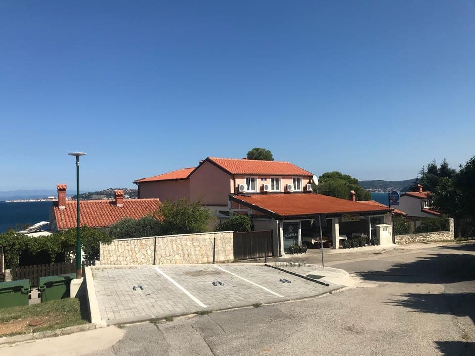 Property building, Neighbourhood, Parking