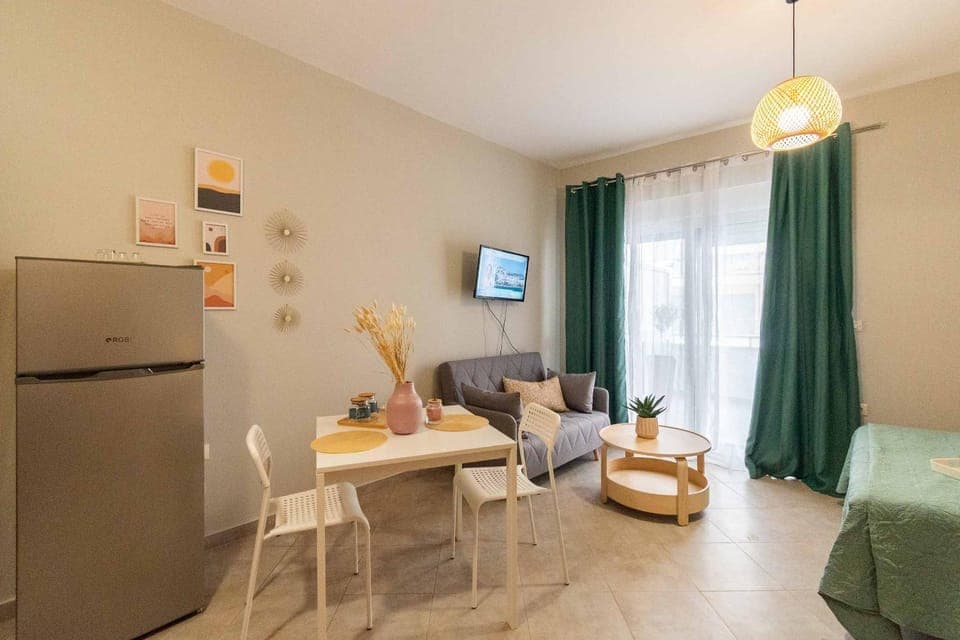 TV and multimedia, Living room, Seating area, Dining area