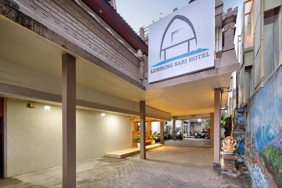 Property building, Facade/entrance