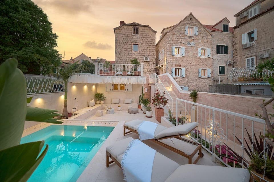 Property building, Swimming pool